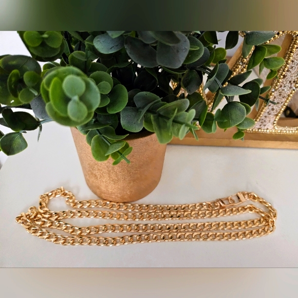 Prada Wallet with gold chain strap - Picture 8 of 9